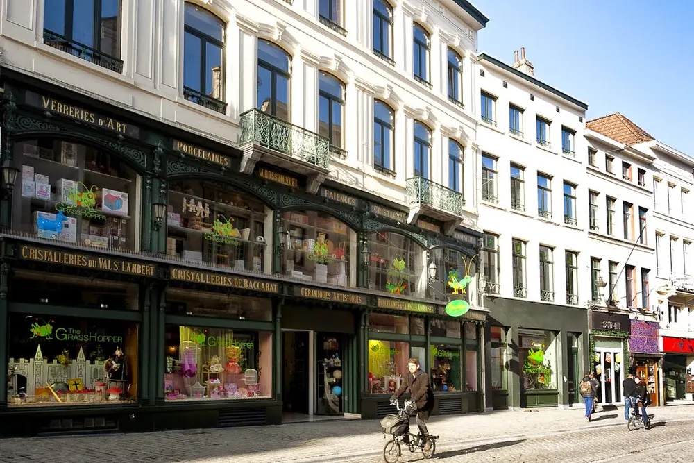 Façade d'un magasin de jouets The Grasshopper